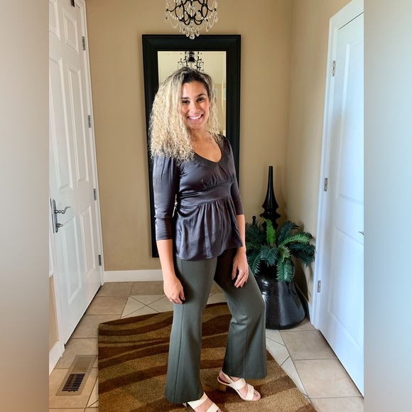 LN ETRO LUXURIOUS SILK BLOUSE. MADE IN ITALY. DARLING SHIRRING IN BACK. HAUTE💕 - Picture 2 of 5